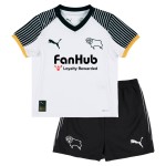 Conjunto local Derby County 2025/26 niño