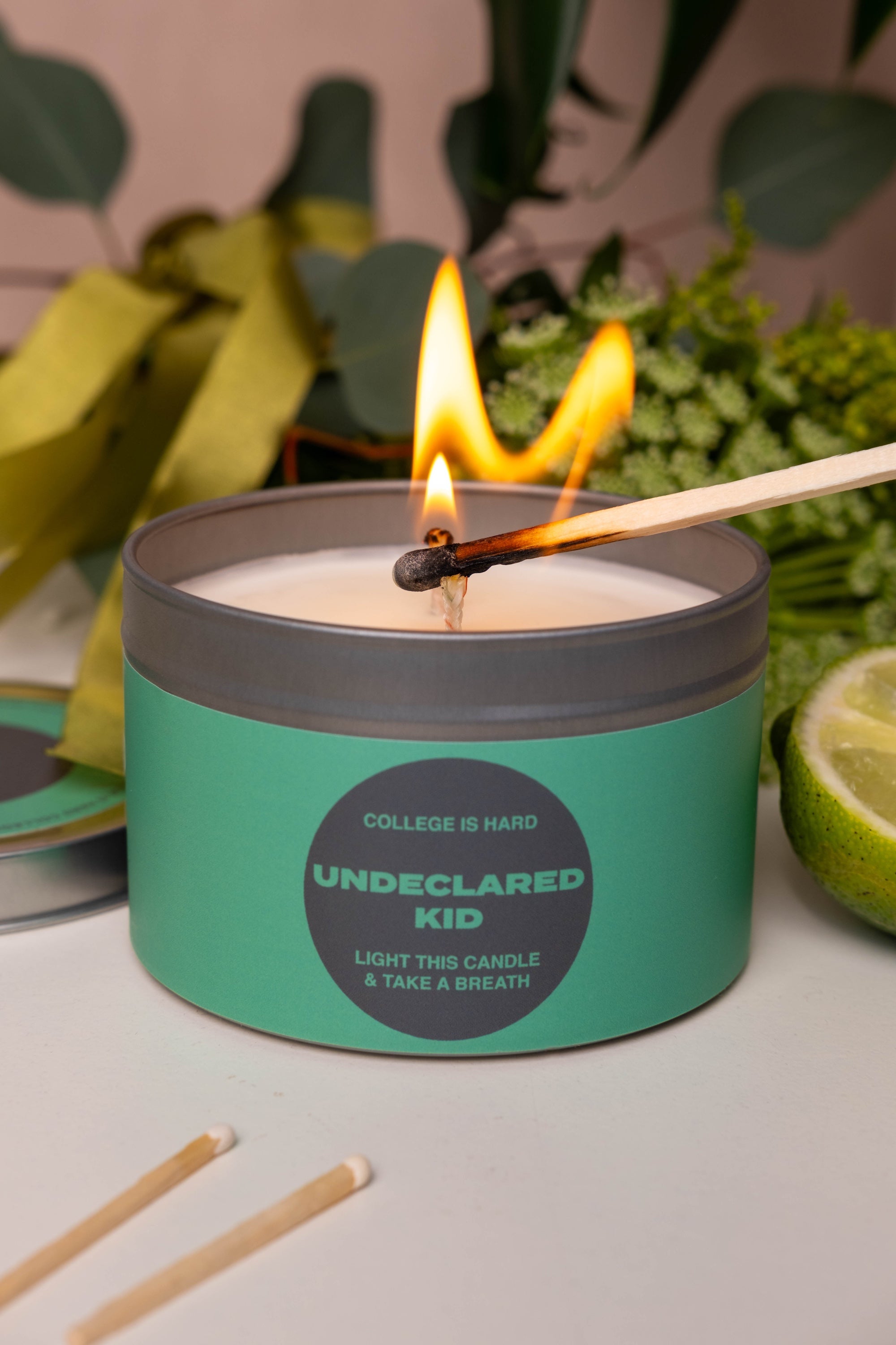 Sin declarar con cítricos espumosos, bayas de açaí y verduras exuberantes